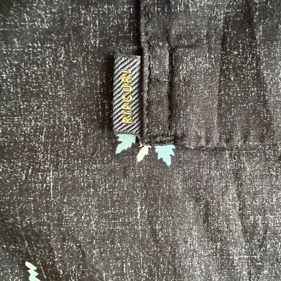 RIP CURL Inside-Out, Button Up with Colourful Palm Trees - Picture 4 of 8